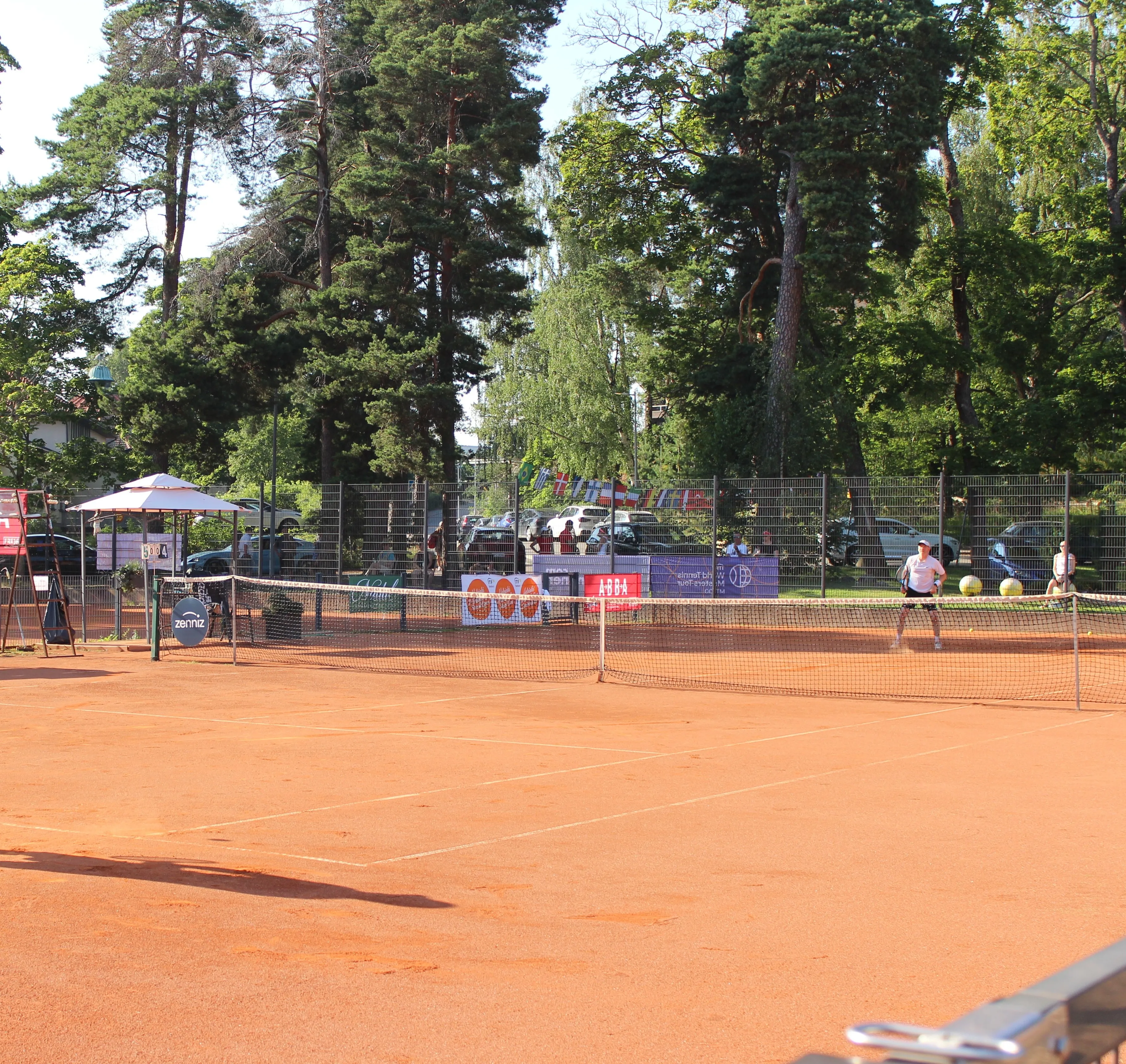 Tenniskenttä